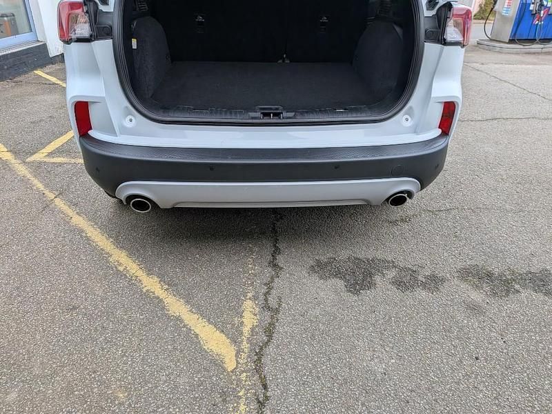 Used Ford Kuga Titanium 150 HP (110 kW) 2022 White SUV