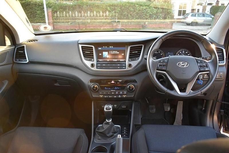 Usado Hyundai Tucson SE 177 HP (130 kW) 2015 Cinzento SUV