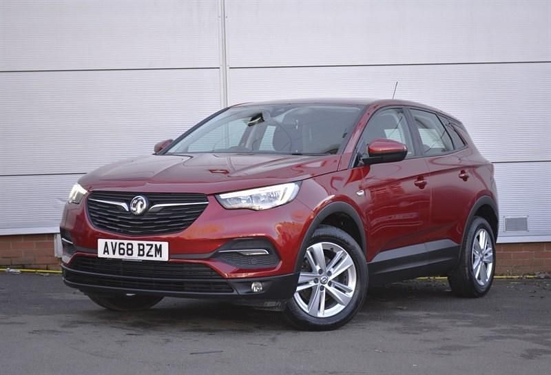 Used Vauxhall Grandland X S 130 HP (95 kW) 2018 Red SUV