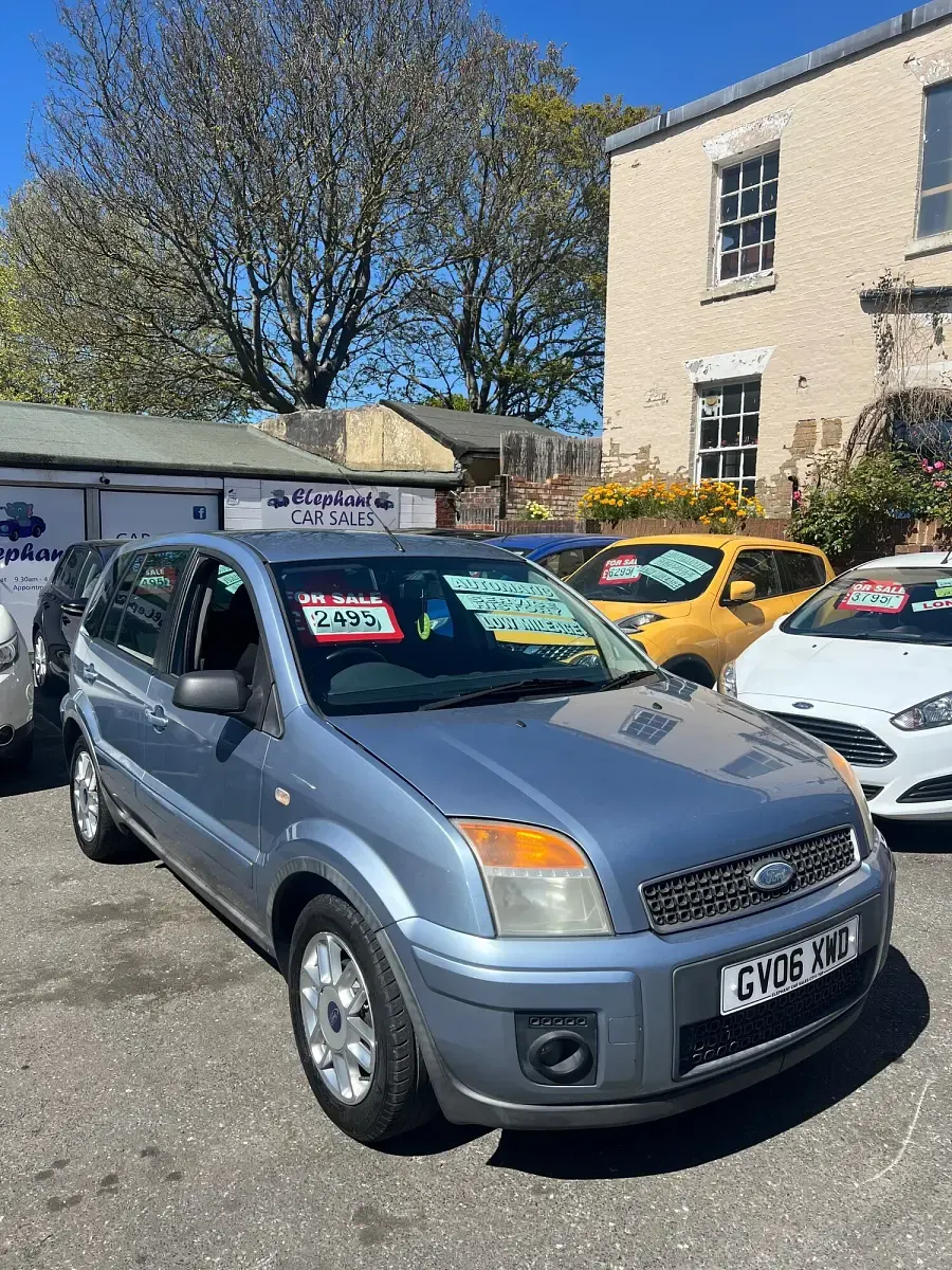 Used Ford Fusion Zetec 101 HP (74 kW) 2006 Blue Hatchback
