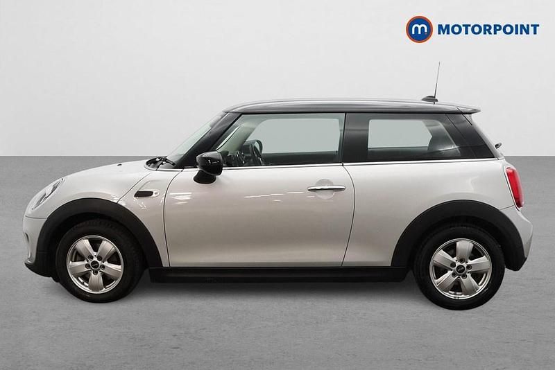 Używany Mini Cooper Classic 136 KM (100 kW) 2020 Srebrny Hatchback