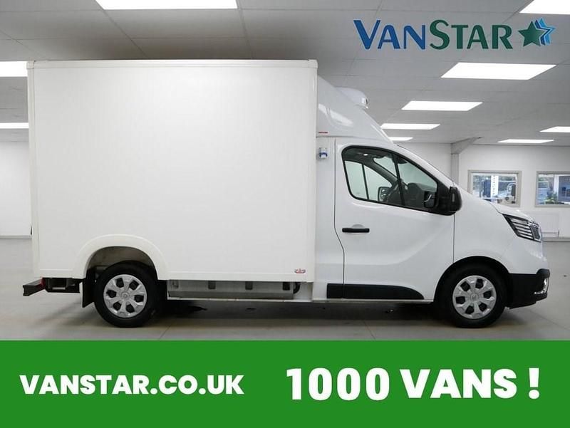 Used Renault Trafic 150 HP (110 kW) 2024 White MPV