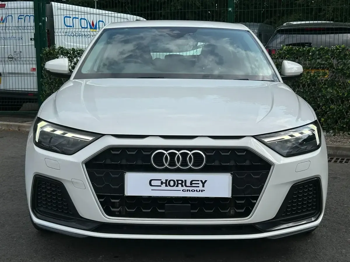 Used Audi A1 Sportback Sport 95 HP (69 kW) 2022 White Hatchback