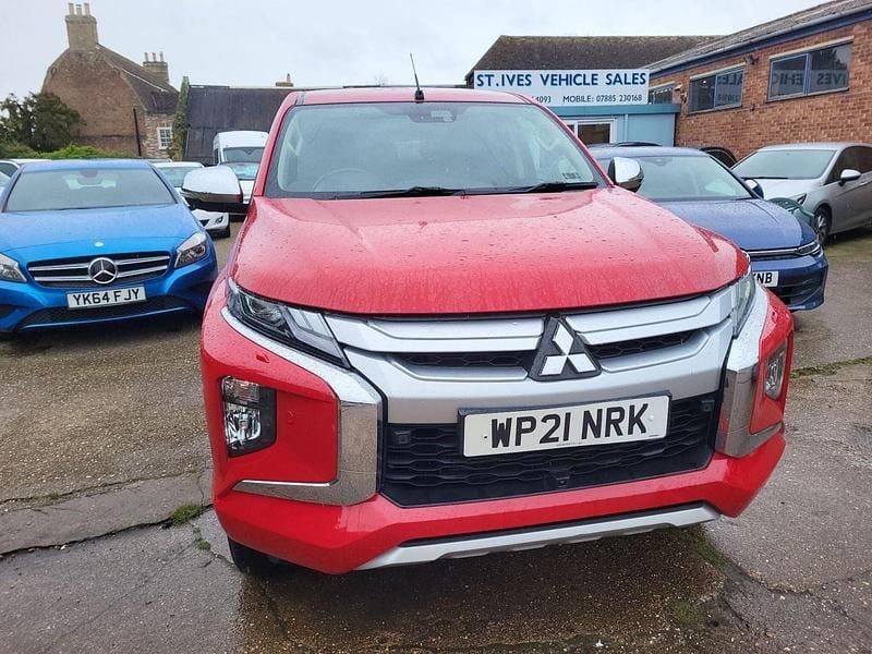 Used Mitsubishi L200 150 HP (110 kW) 2021 Red Pickup