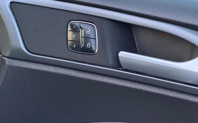 Used Ford Mondeo Titanium 150 HP (110 kW) 2017 Black Hatchback