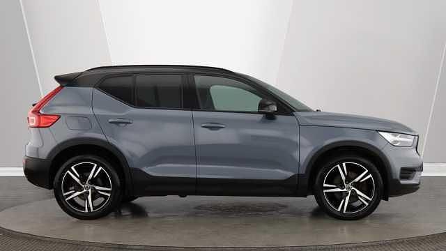 Used Volvo XC40 R-Design 194 HP (142 kW) 2022 SUV