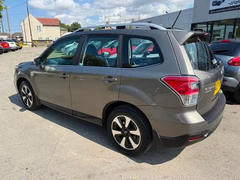 Used Subaru Forester Premium 144 HP (105 kW) 2017 Gold SUV