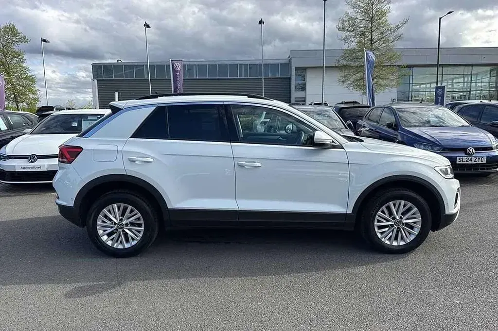Used VW T-Roc Life 150 HP (110 kW) 2023 White SUV