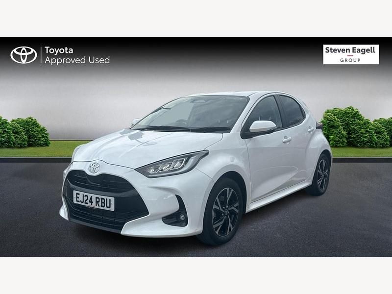 Used Toyota Yaris Hybrid Design 2024 White Hatchback
