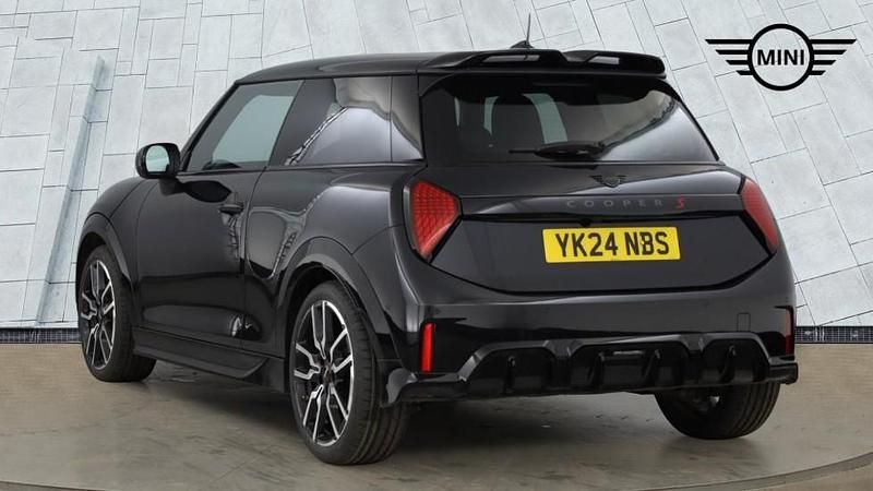 Used Mini Cooper S Hatch 201 HP (147 kW) 2024 Black Hatchback