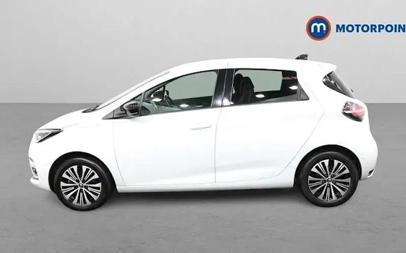 Used Renault Zoe Techno 100 kW (136 HP) 2024 White Hatchback