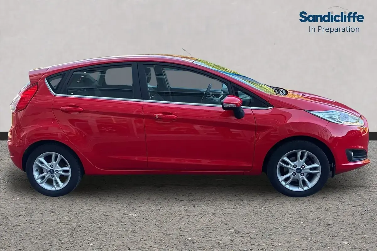 Used Ford Fiesta Zetec 100 HP (73 kW) 2017 Red Hatchback