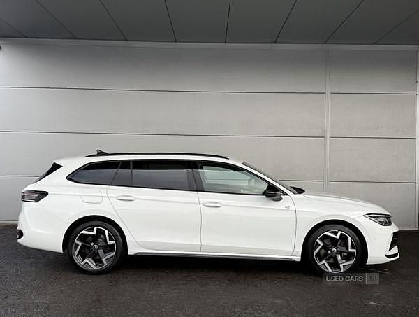 Used VW Passat R-line 2024 White Estate