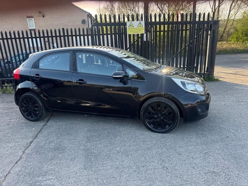 Used Kia Rio 107 HP (78 kW) 2012 Black Hatchback
