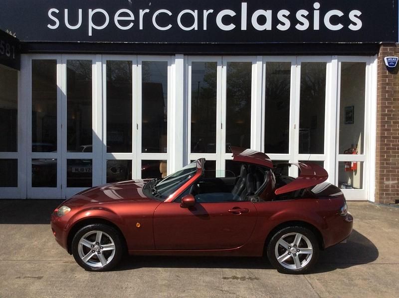 Usado Mazda MX5 160 HP (117 kW) 2007 Vermelho Cabrios