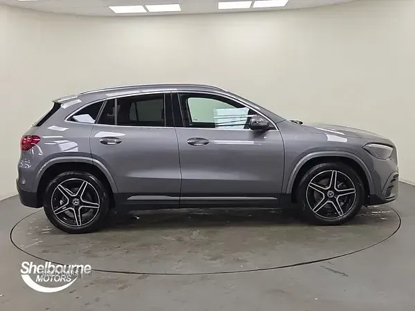 Usado Mercedes GLA200 Executive 163 HP (119 kW) 2025 Cinzento SUV