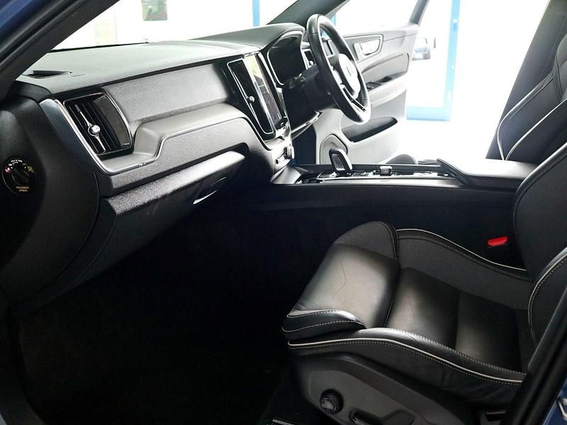 Used Volvo XC60 R-Design 250 HP (183 kW) 2021 Blue SUV