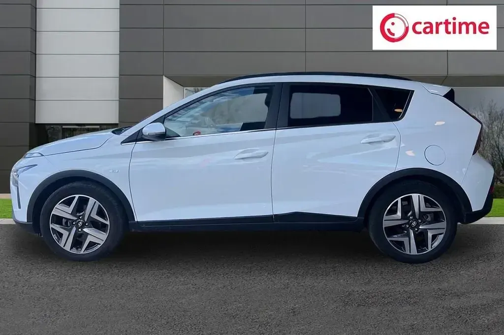 Begagnad Hyundai Bayon Premium 100 HK (73 kW) 2023 Vit SUV