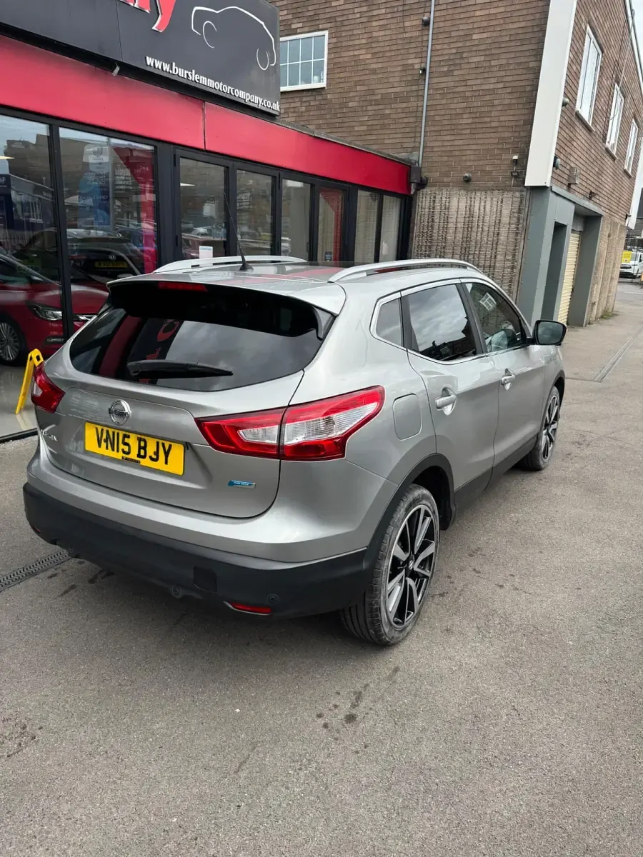 Used Nissan Qashqai Tekna 110 HP (80 kW) 2015 Silver SUV