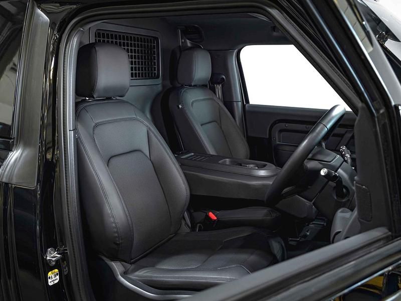 Used Land Rover Defender SE Dynamic 2024 Black SUV