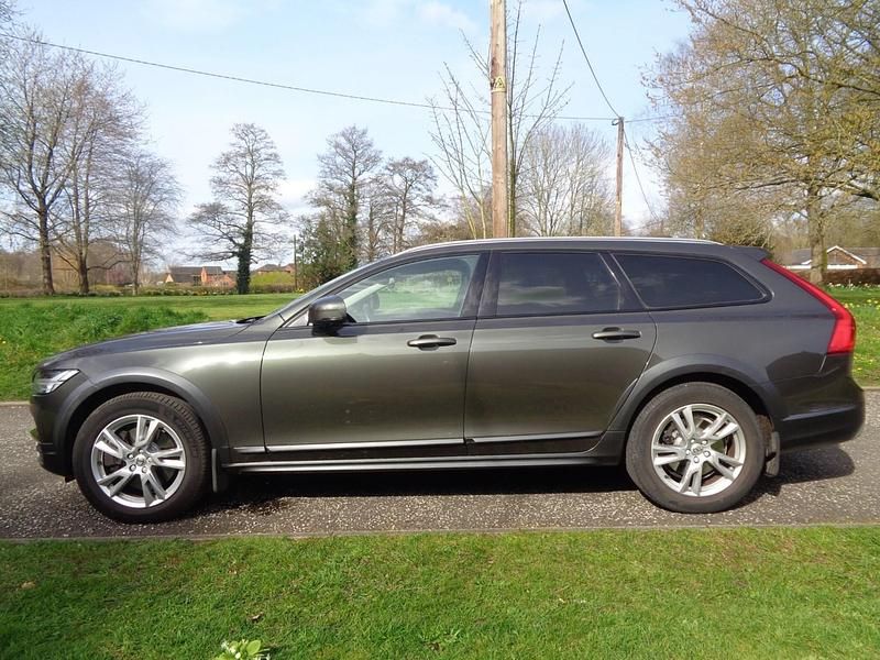 Used Volvo V90 CC Pro 2017 Grey Estate