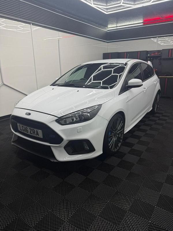 Used Ford Focus RS 350 HP (257 kW) 2016 White Hatchback