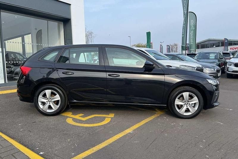 Usado Skoda Scala SE 85 CV (62 kW) 2025 Negro Utilitario