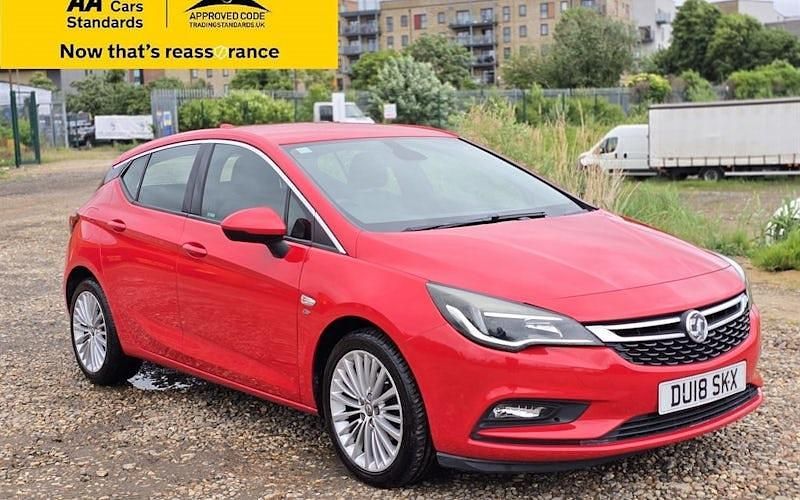 Red Used 2018 Vauxhall Astra Elite Hatchback | £7,688 (Fair price) - Image 1/4