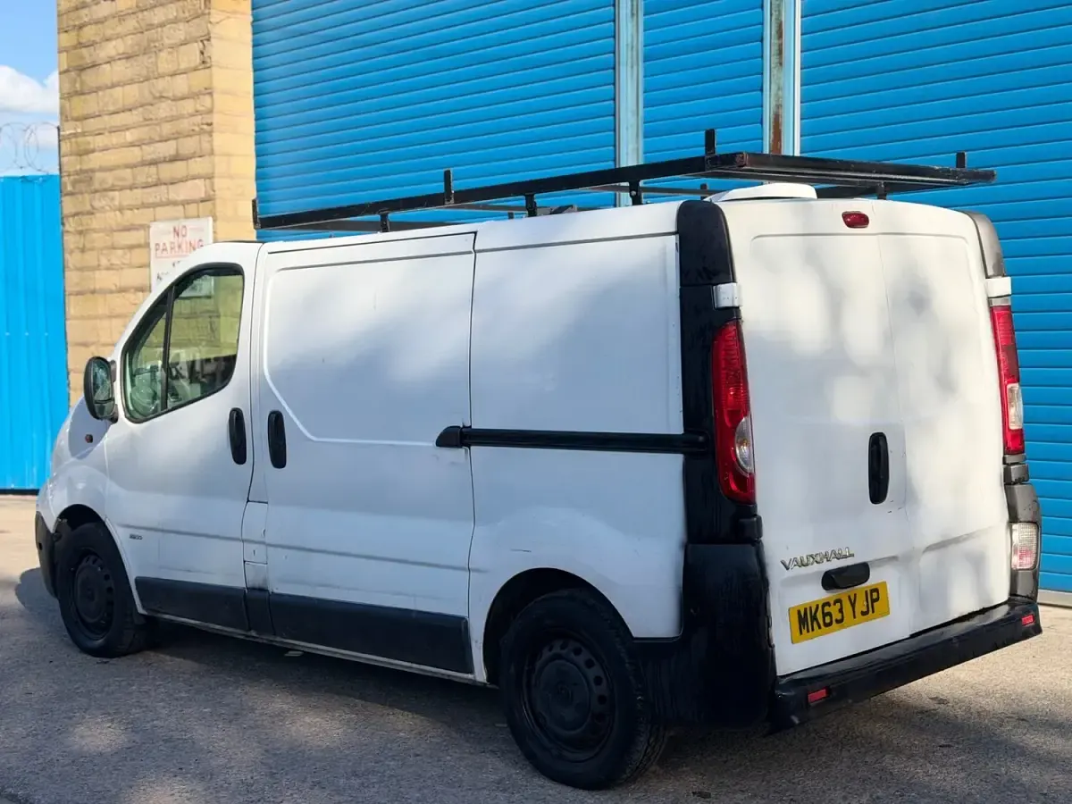 Used Vauxhall Vivaro 115 HP (84 kW) 2014 White MPV