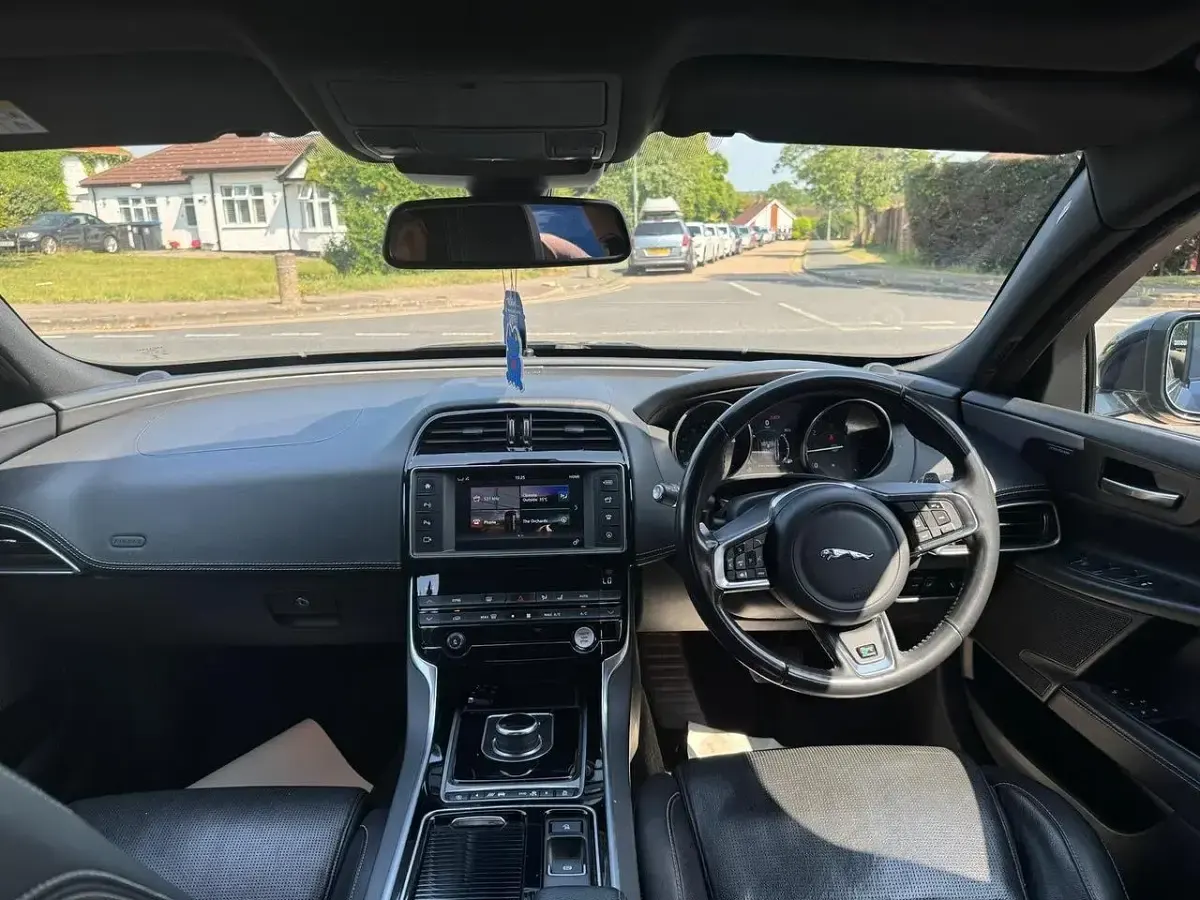 Used Jaguar XE R-Sport 240 HP (176 kW) 2017 Blue Sedan