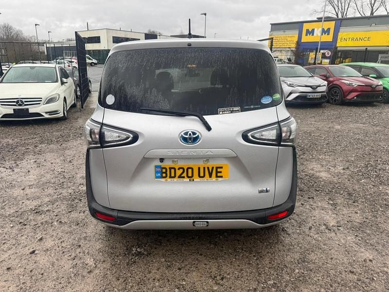 Usado Toyota Sienta 116 CV (85 kW) 2026 Plateado Monovolumen