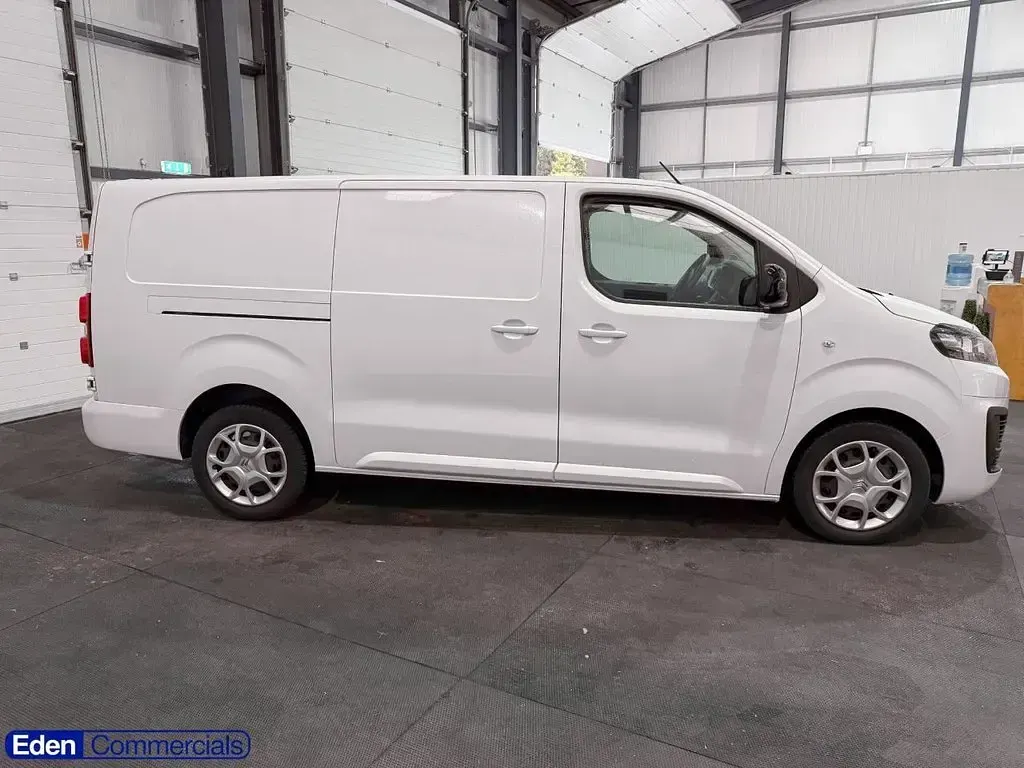 Used Citroën Dispatch 101 HP (74 kW) 2024 White MPV