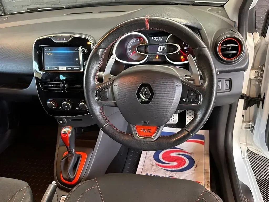Used Renault Clio IV 200 HP (147 kW) 2014 White Hatchback