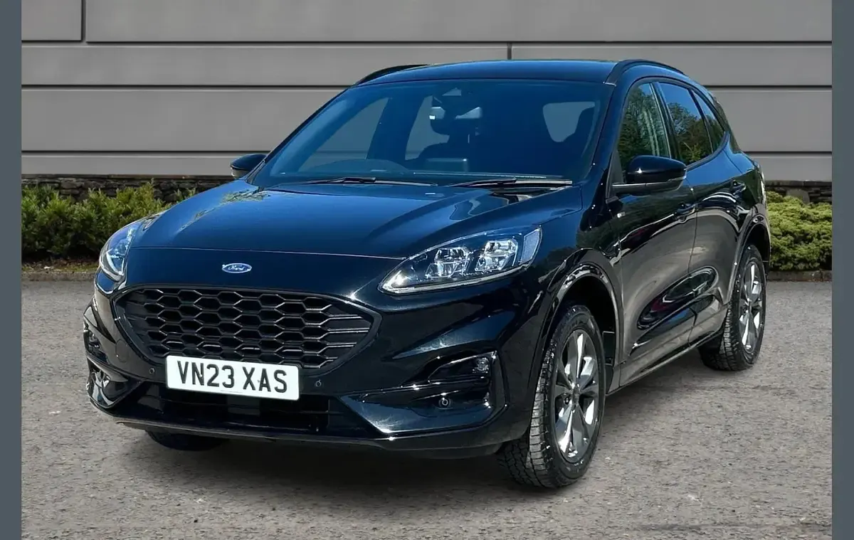 Usado Ford Kuga ST-Line 225 HP (165 kW) 2023 Preto SUV