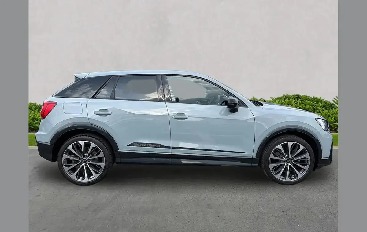 Usado Audi SQ2 Black Edition 300 CV (220 kW) 2023 Gris SUV