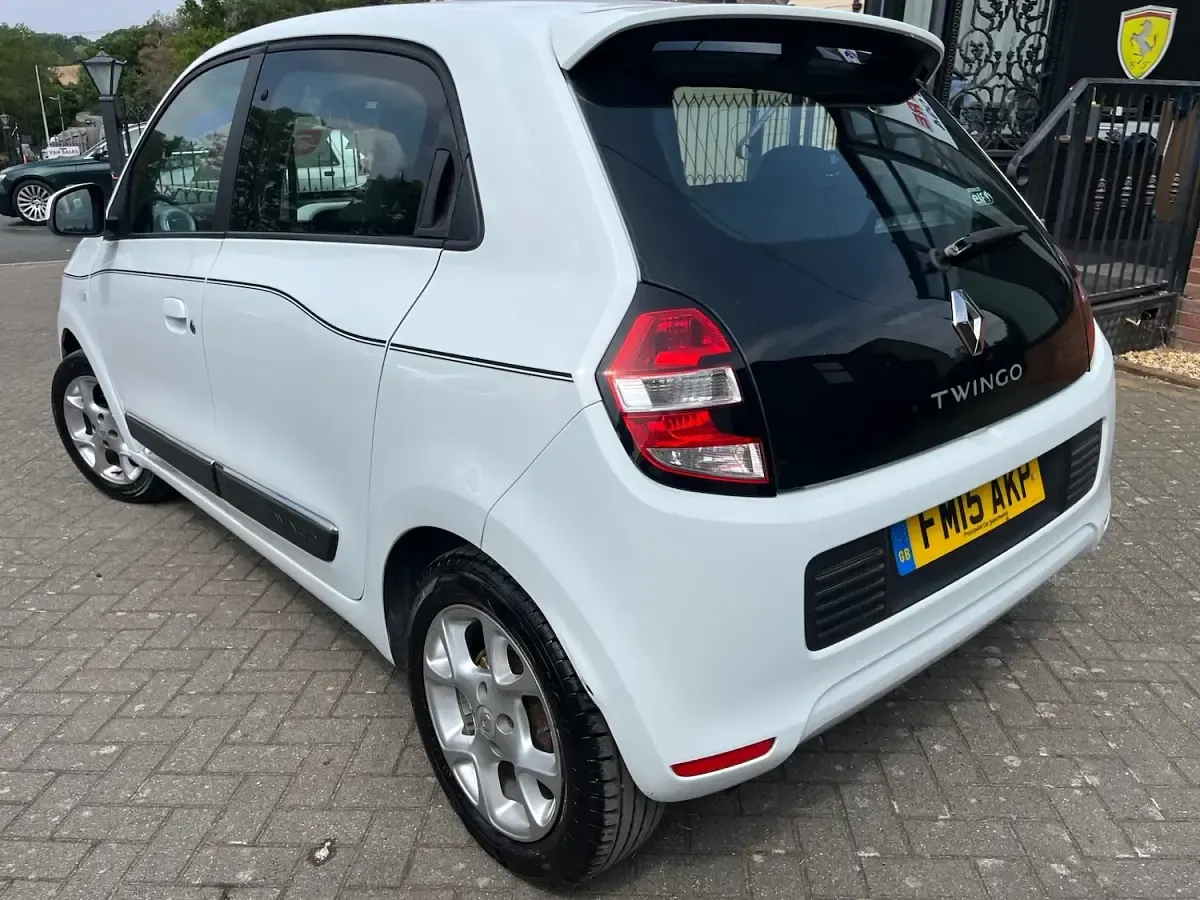 Used Renault Twingo Dynamique 70 HP (51 kW) 2015 White Hatchback
