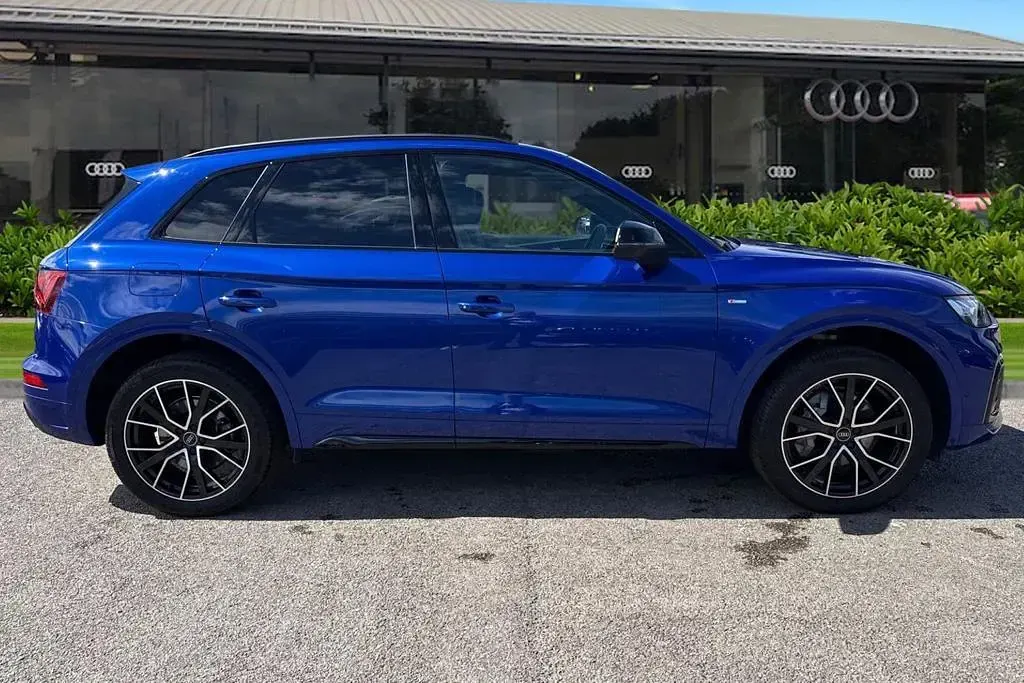 Used Audi Q5 Black Edition 204 HP (150 kW) 2024 Blue SUV