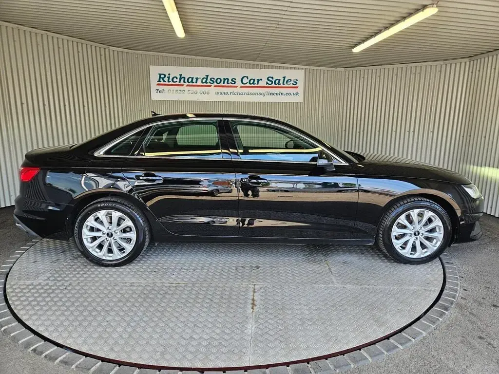 Used Audi A4 Comfort 163 HP (119 kW) 2021 Black Sedan