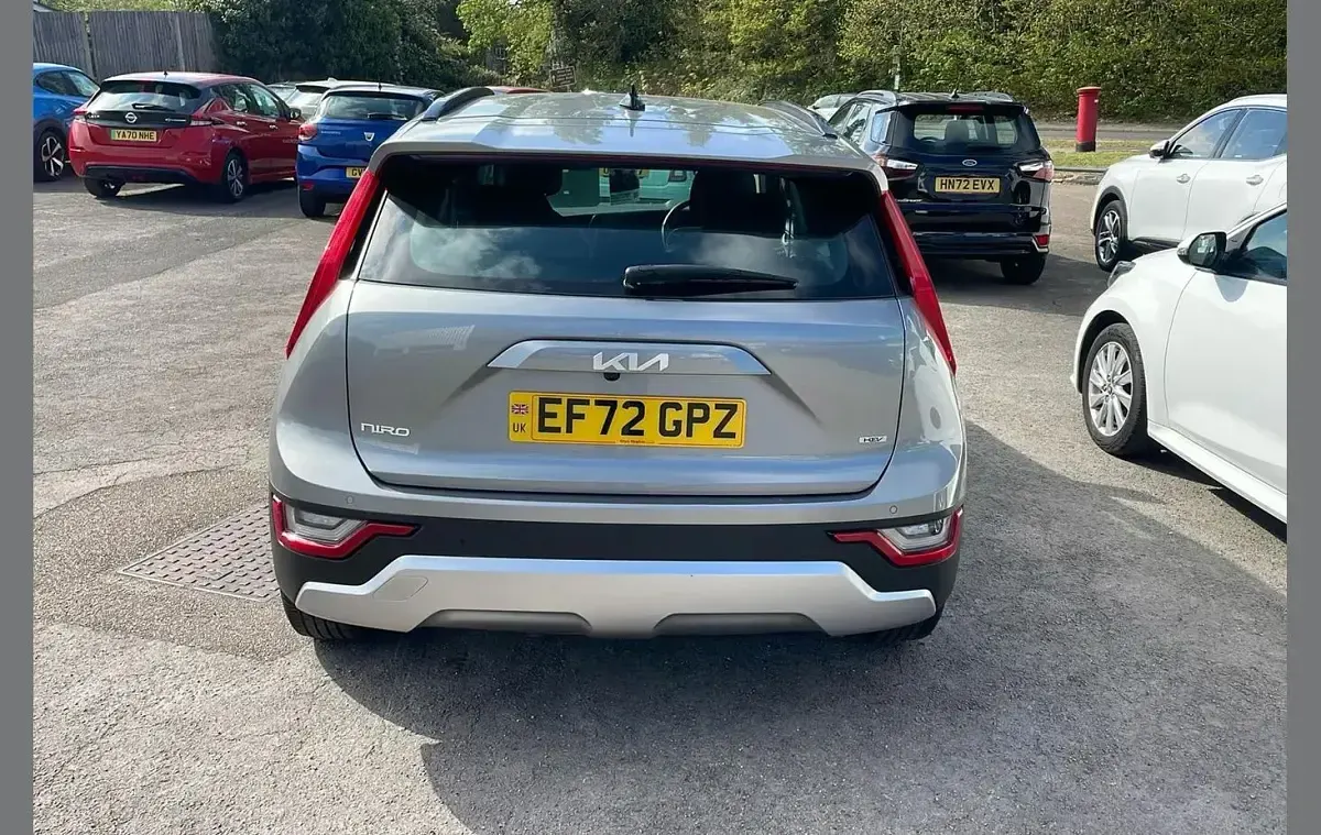 Używany Kia Niro 139 KM (102 kW) 2023 Szary SUV