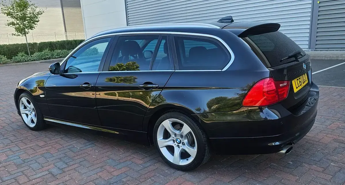 Used BMW 318 Exclusive 2012 Black Estate