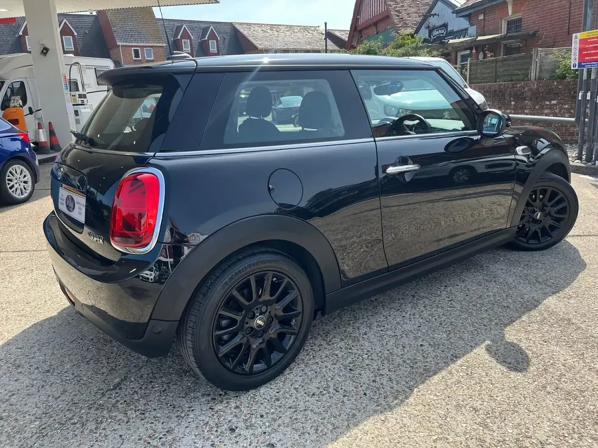 Used Mini Cooper Hatch 136 HP (100 kW) 2018 Black Hatchback