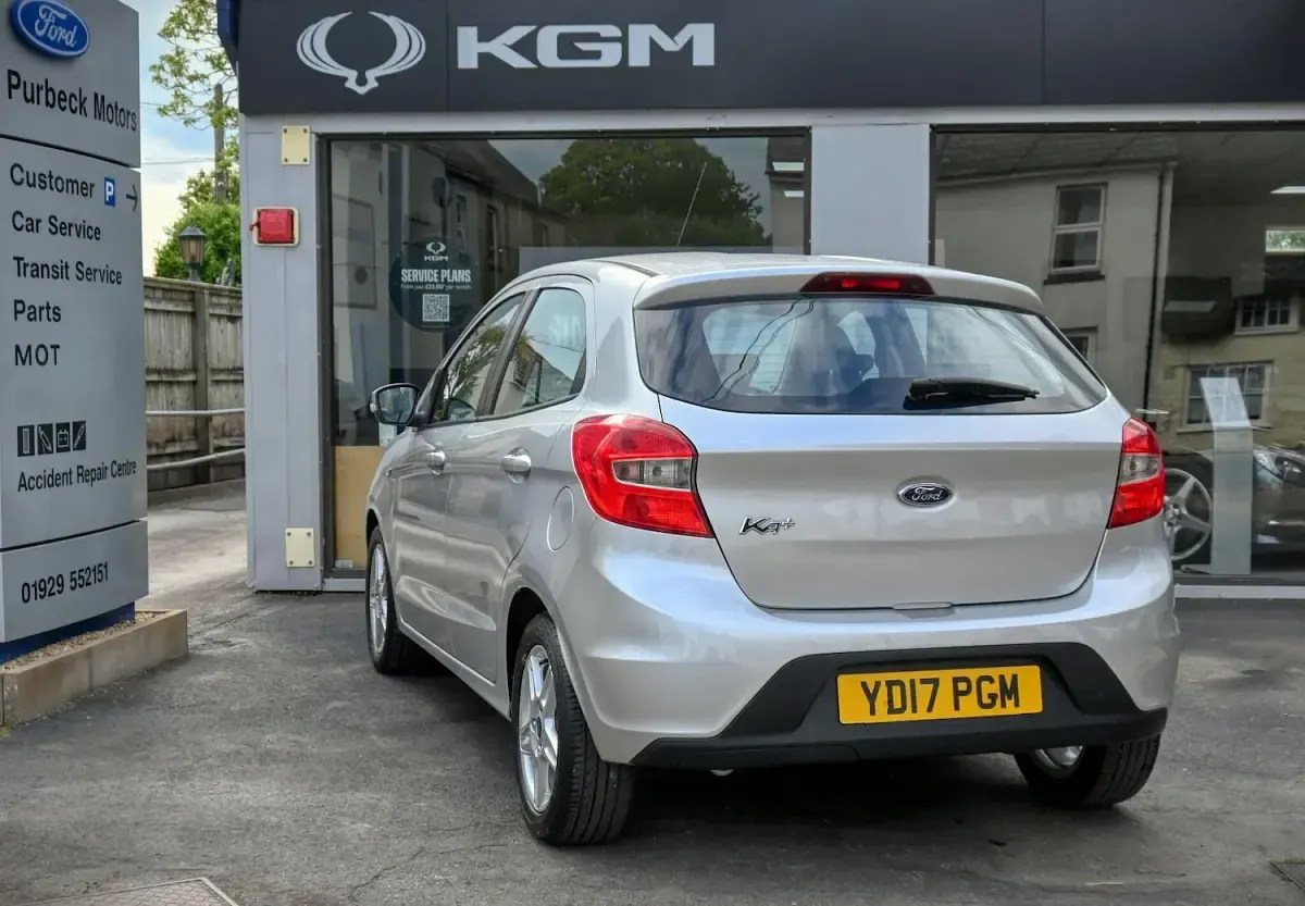 Used Ford Ka Plus Zetec 70 HP (51 kW) 2017 Silver Hatchback