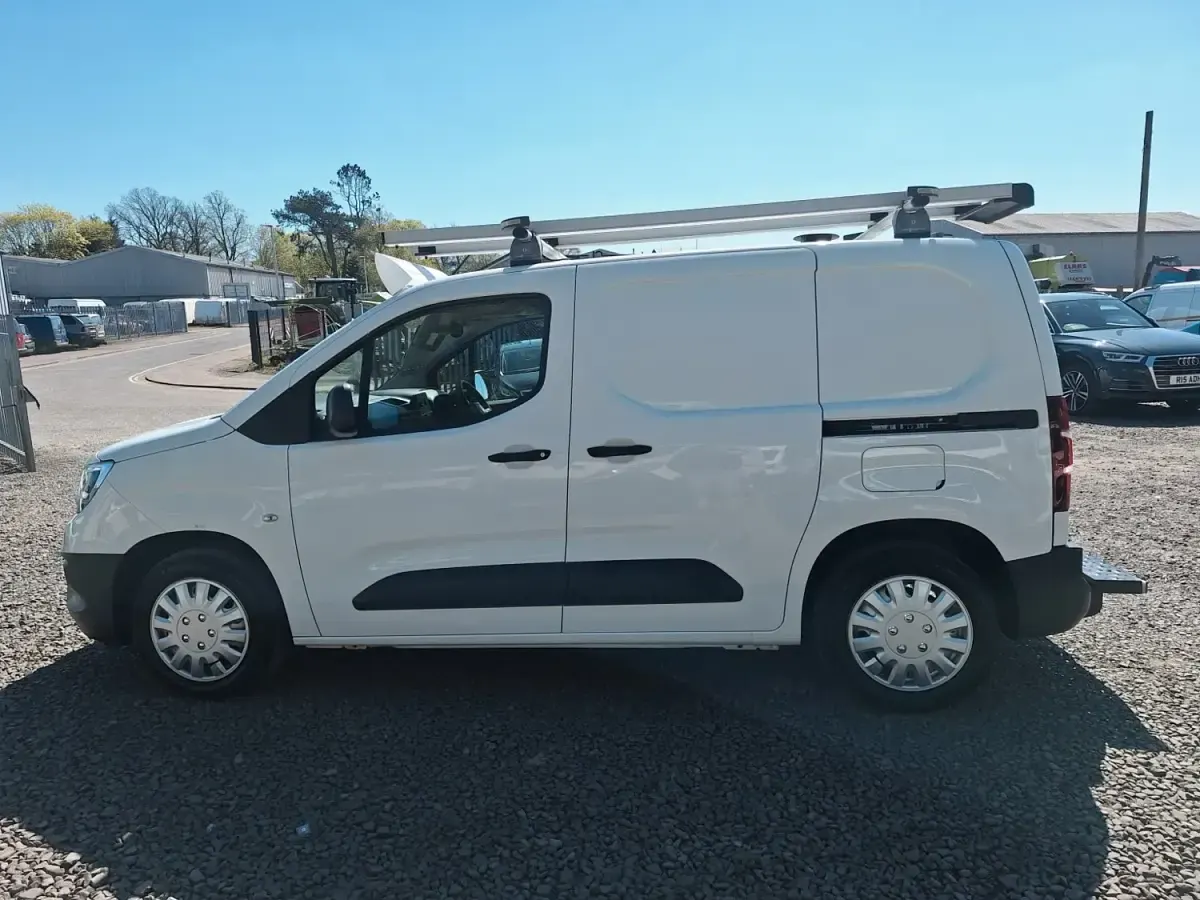 Używany Vauxhall Combo Edition 2019 Biały Sedan/Limuzyna