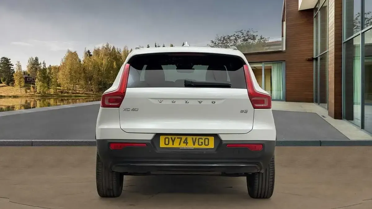 Used Volvo XC40 Plus 161 HP (118 kW) 2024 White SUV