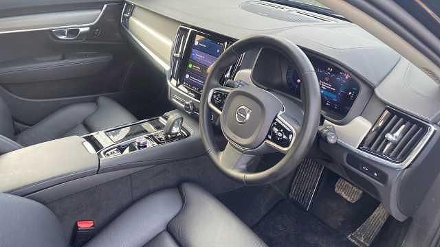 Used Volvo V90 Plus 345 HP (253 kW) 2025 Black Estate