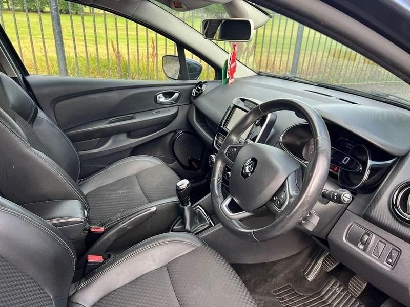 Usado Renault Clio IV Dynamique 90 HP (66 kW) 2017 Cinzento Citadino