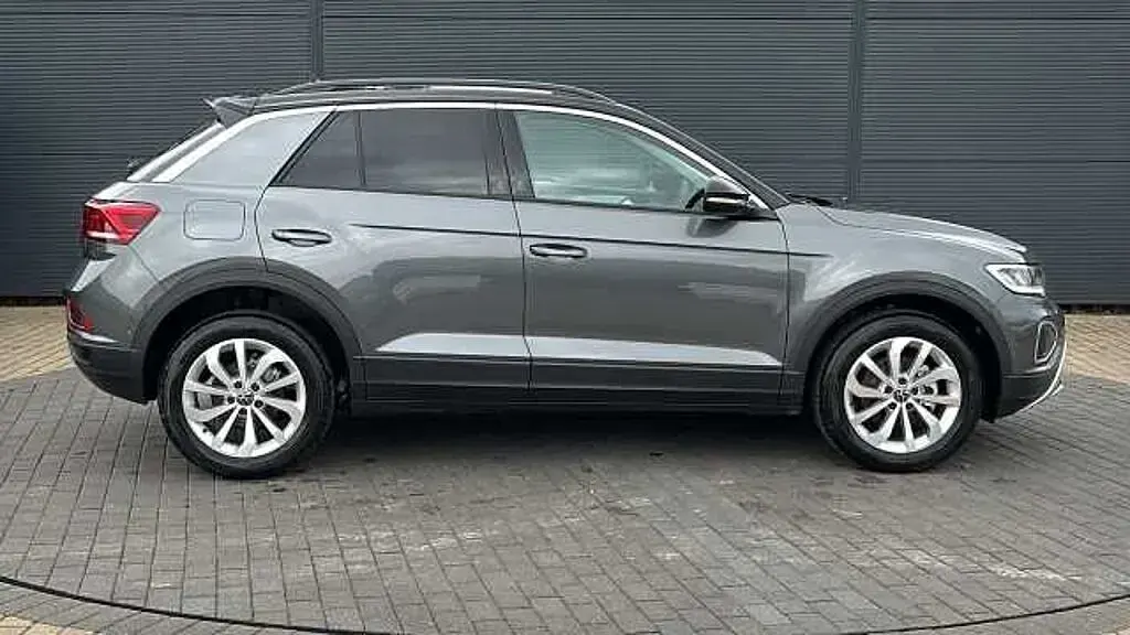New VW T-Roc 115 HP (84 kW) 2025 SUV