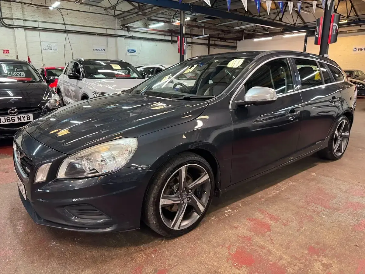 Used Volvo V60 R-Design 115 HP (84 kW) 2012 Grey Estate