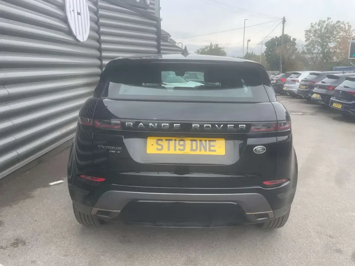 Used Land Rover Range Rover evoque R-Dynamic 180 HP (132 kW) 2019 Black SUV