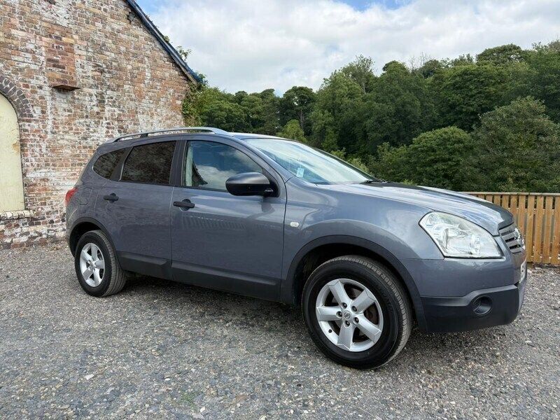 Grey Used 2010 Nissan Qashqai +2 Visia SUV | £3,495 (Fair price) - Image 1/4